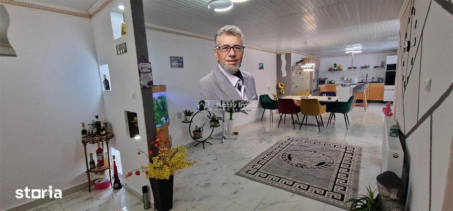 Casă cu 6 camere cu Teren 216 Mp în Muncitoresc
