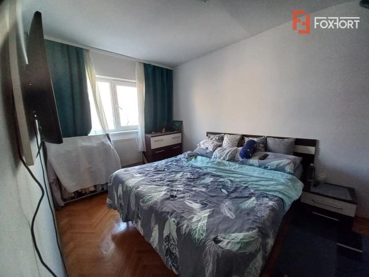 Apartament cu 3 camere semidecomandat, mobilat în Lipovei