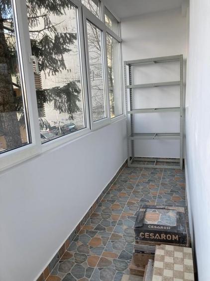Apartament semidecomandat în Domenii