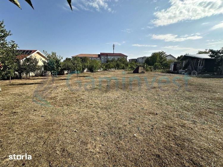 Teren de 2150 mp, în Sânmartin