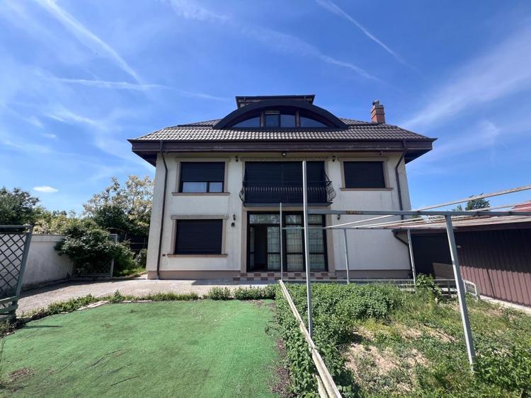 Casă individuală cu 10 camere cu Canalizare în Crevedia