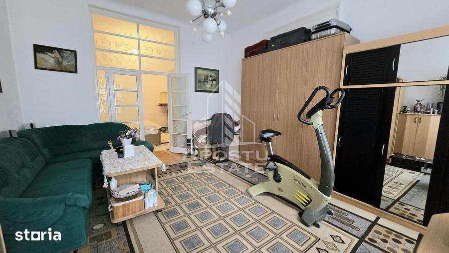Casă cu 7 camere cu Teren 520 Mp în Elisabetin