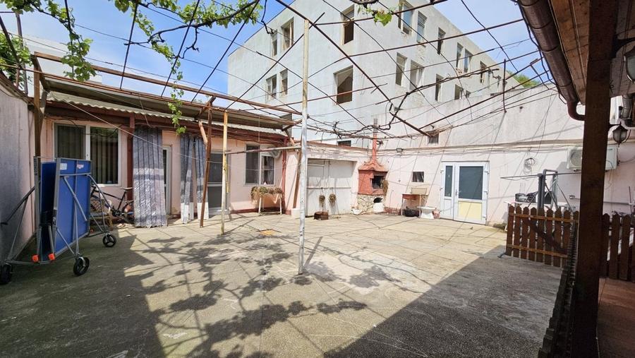 Casă individuală cu 6 camere cu Canalizare în Faleza Nord