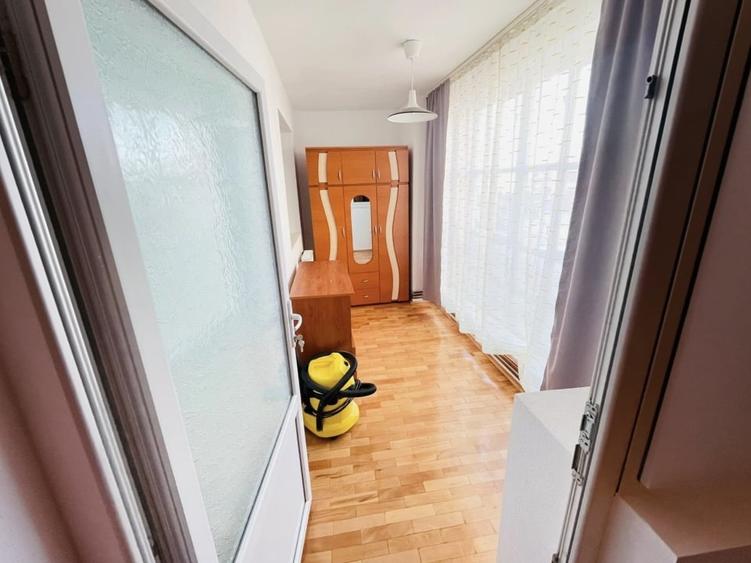 Apartament cu 3 camere decomandat, mobilat în Ultracentral