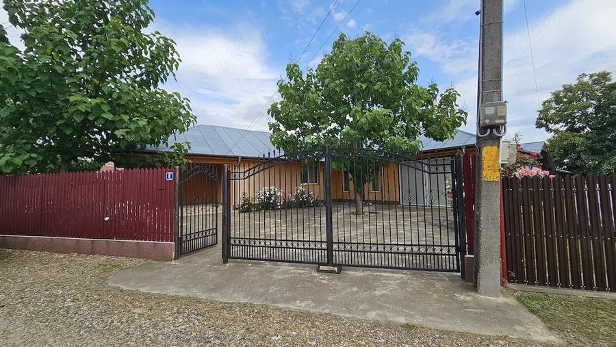 Casă cu 4 camere cu Teren 3405 Mp în Suraia