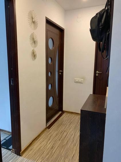 Apartament cu 3 camere decomandat în Găvana