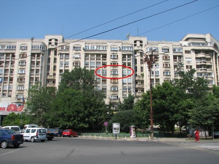 Apartament cu 3 camere decomandat în Libertății