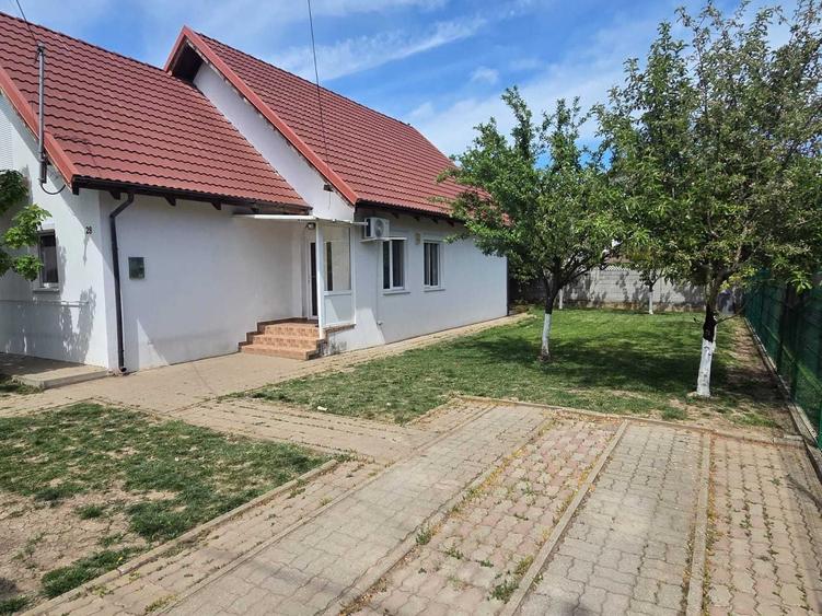 Casă cu 4 camere decomandat în Dumbrăvița