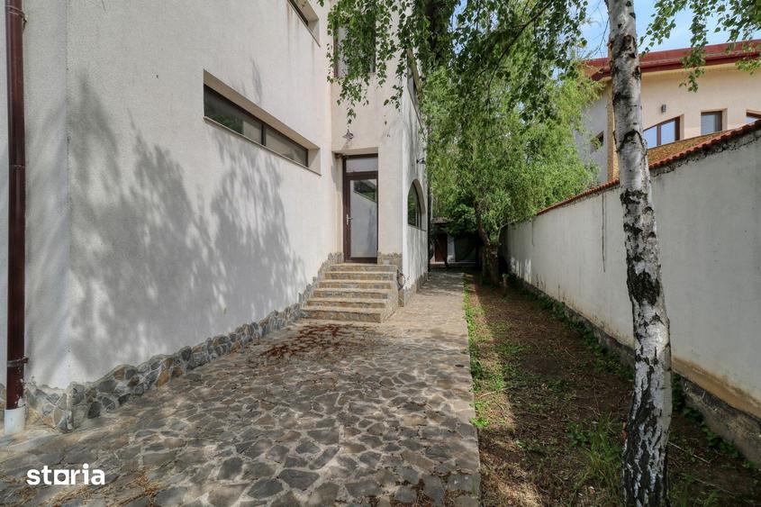 Casă cu 7 camere cu Canalizare în Brănești