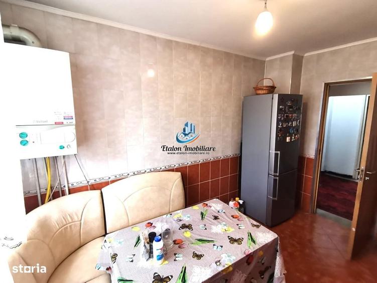 Apartament cu 3 camere decomandat în Sărata