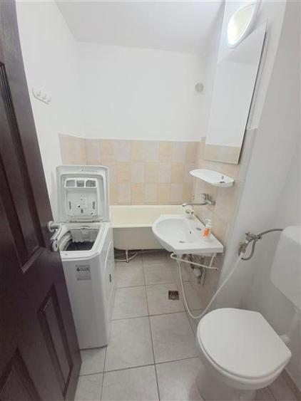 Garsonieră decomandată în 9 Mai