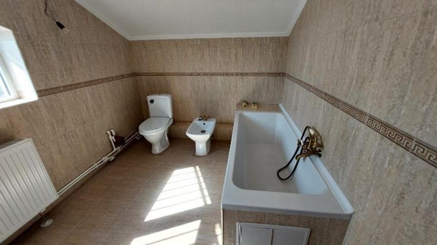 Casă cu 6 camere în Nanov - 4