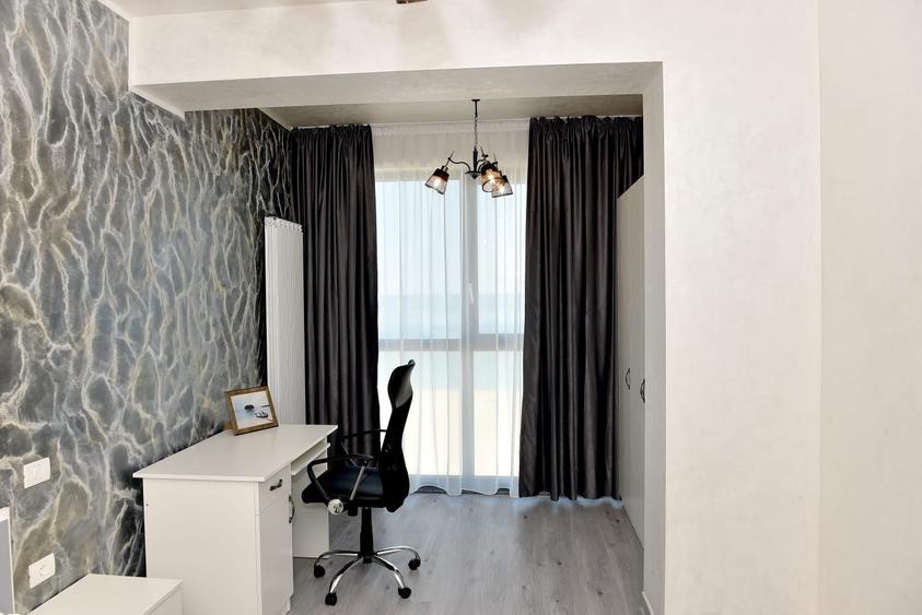 Apartament cu 3 camere decomandat, mobilat în Faleza Nord