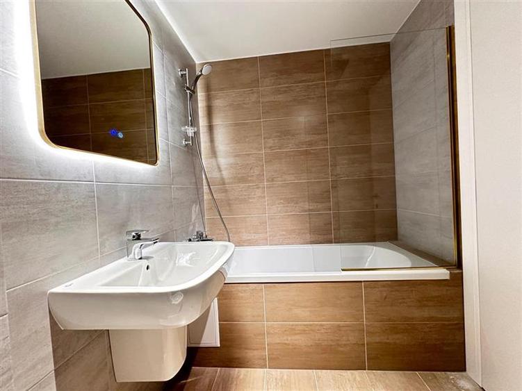 Apartament cu 2 camere semidecomandat în Costin Georgian