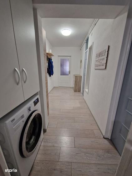 Apartament cu 3 camere semidecomandat în Turnișor