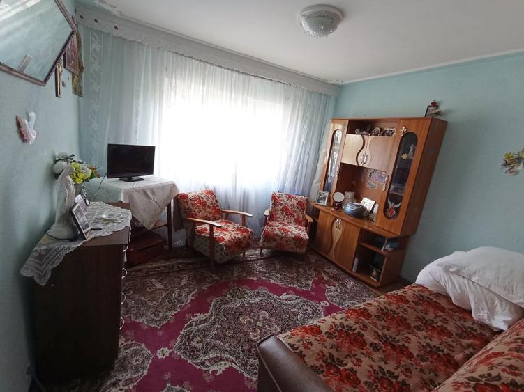 Apartament cu 3 camere decomandat, mobilat în Frumoasa
