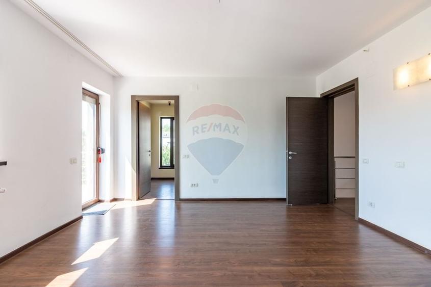 Casă individuală cu 5 camere cu Teren 2436 Mp în Alexandriei