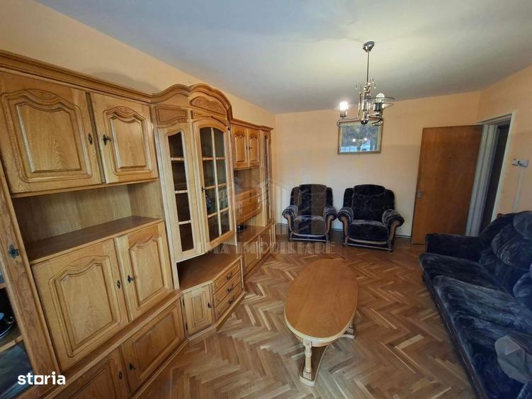 Apartament cu 3 camere semidecomandat în Central