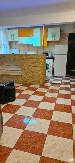 Apartament cu 2 camere semidecomandat, mobilat în Ultracentral