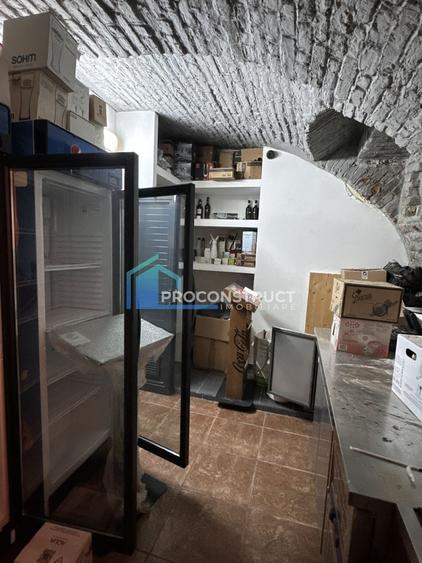 Spațiu comercial, de 220 mp, în P-ța Unirii