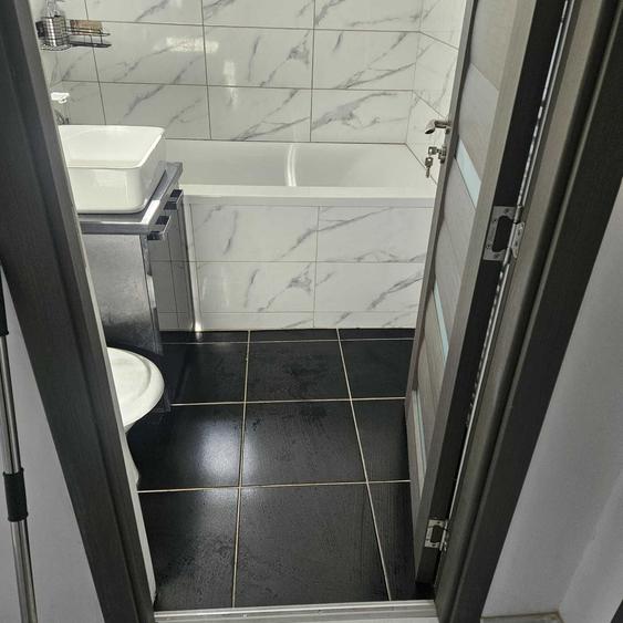 Apartament cu 3 camere decomandat în Micro 15
