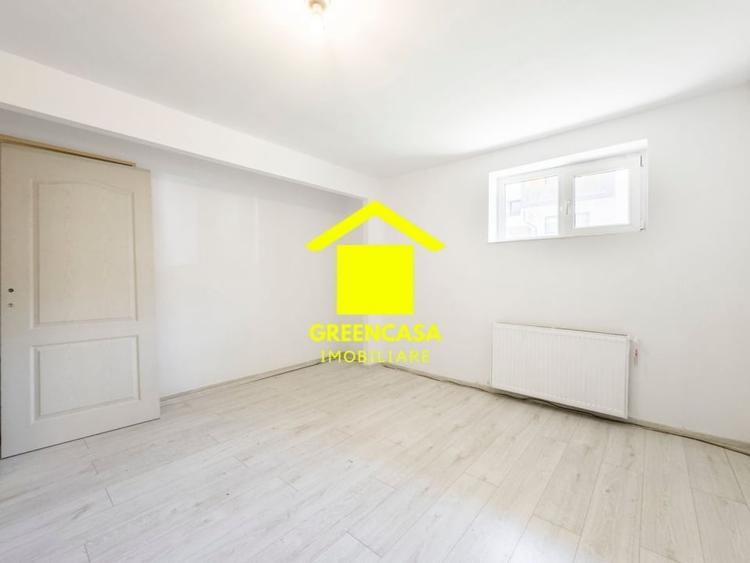 Apartament cu 3 camere semidecomandat în Florești
