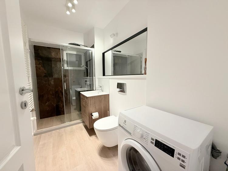 Apartament cu 3 camere decomandat, mobilat în P-ța Alba Iulia