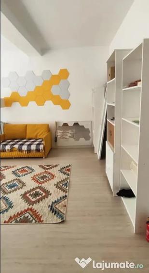 Apartament cu 2 camere decomandat în Tractorul