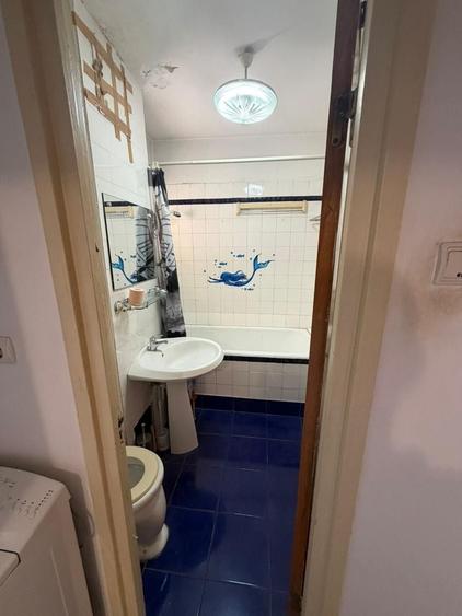 Apartament cu 3 camere semidecomandat, mobilat în Tineretului