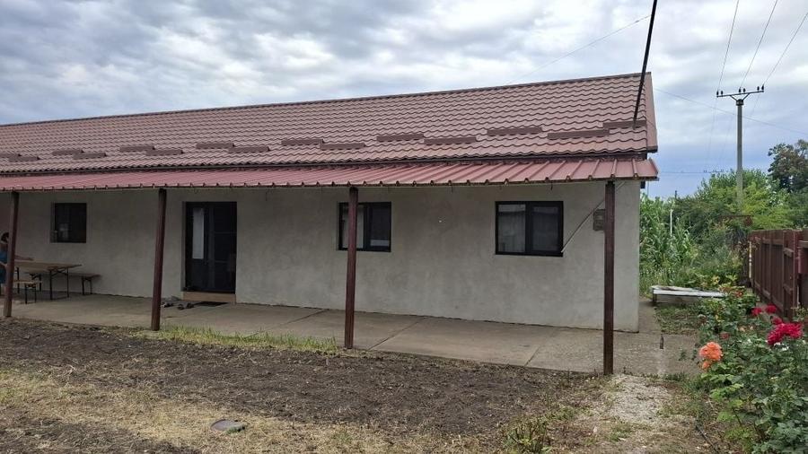 Casă cu 3 camere în Hanu Conachi