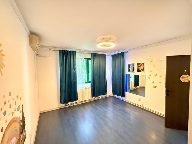 Casă individuală cu 6 camere cu Canalizare în Vatra Luminoasă