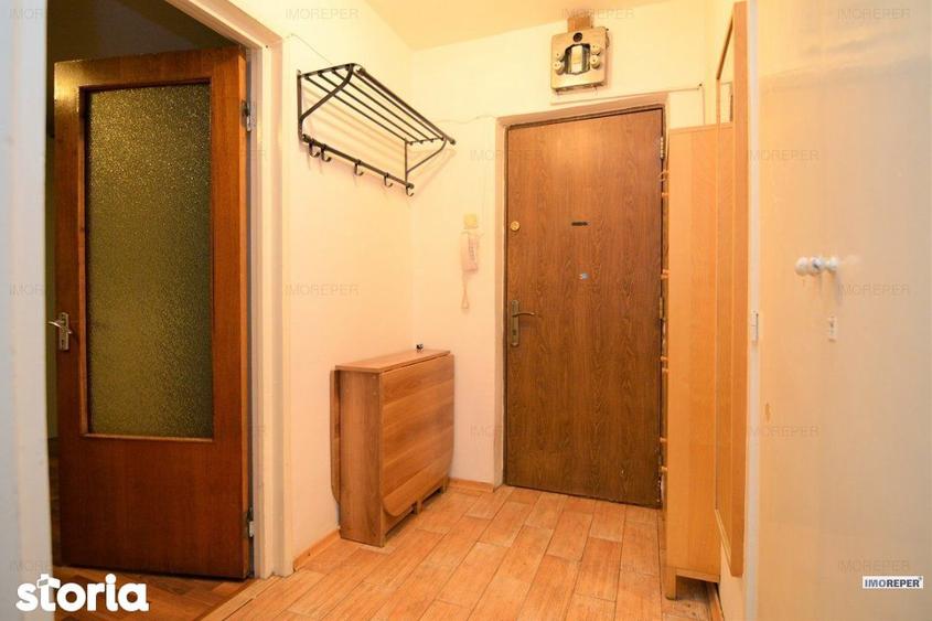 Apartament cu 2 camere, mobilat în Tei