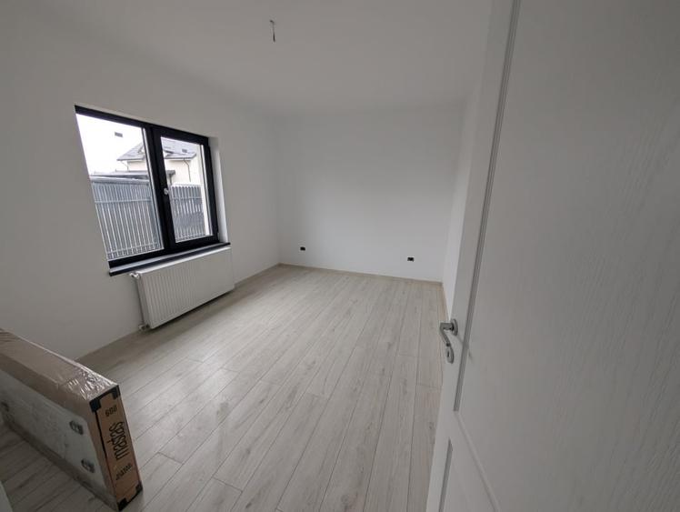 Casă individuală cu 4 camere cu Canalizare în Central