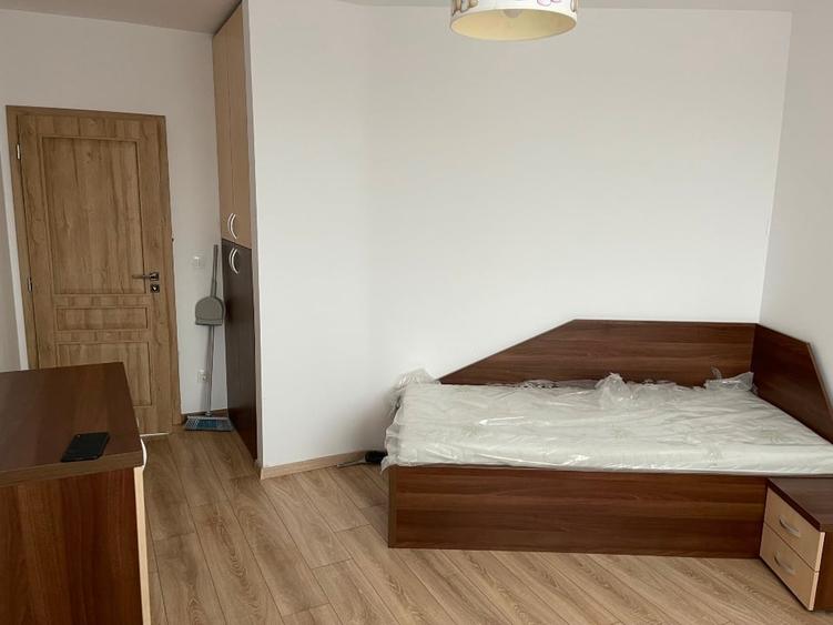 Apartament cu 4 camere decomandat, mobilat în Valenta
