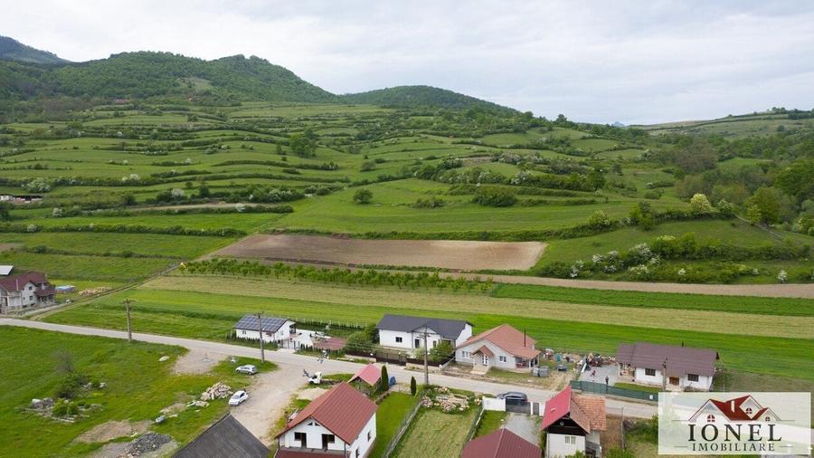 Casă individuală cu 4 camere cu Teren 450 Mp în Meteș