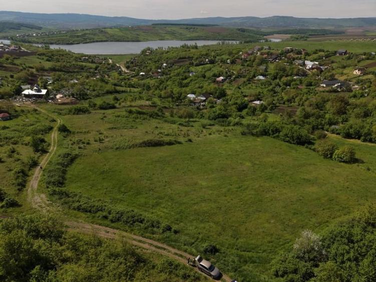 Teren intravilan cu acces dublu 462 mp Ciurbesti - 1