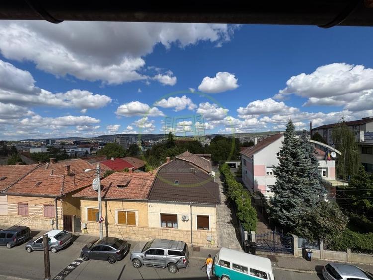 Birou, de 200 mp, în Central