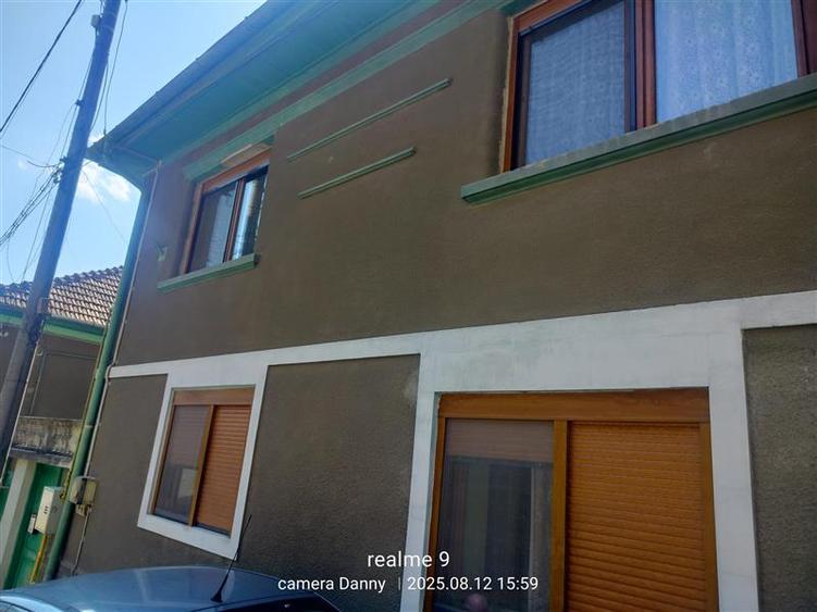 Casă individuală cu 5 camere cu Teren 300 Mp în Muncitoresc
