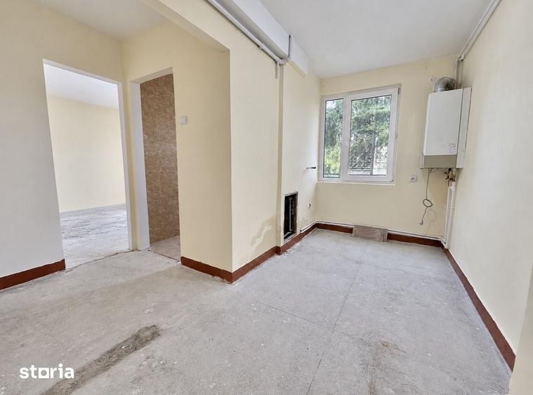 Apartament cu 3 camere decomandat în Aleea Carpați