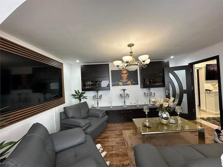 Apartament cu 3 camere decomandat în Moroasa 2