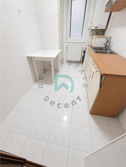 Apartament cu 3 camere decomandat în Astra