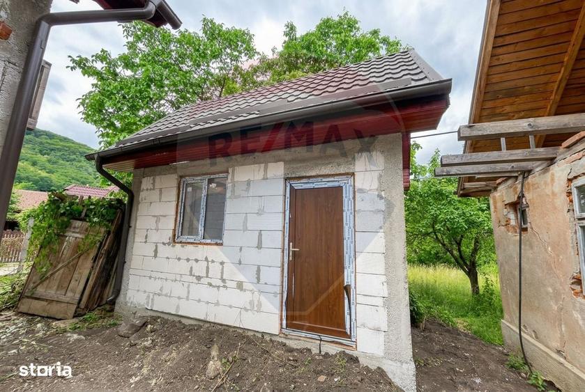 Casă cu 4 camere în Moldovenești