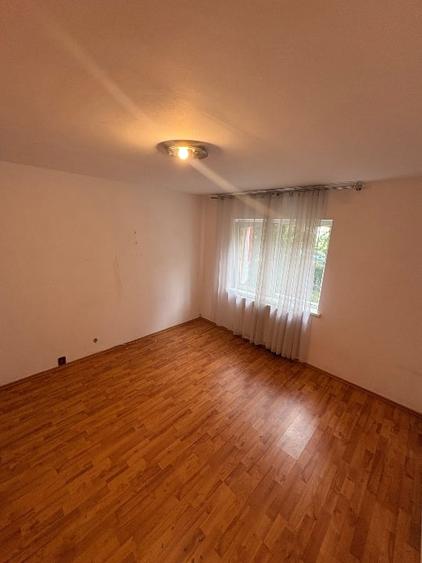 Apartament cu 3 camere decomandat, mobilat în Răcădău
