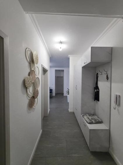 Apartament cu 3 camere decomandat, mobilat în Chișoda