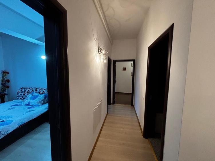 Apartament cu 3 camere decomandat, mobilat în Central
