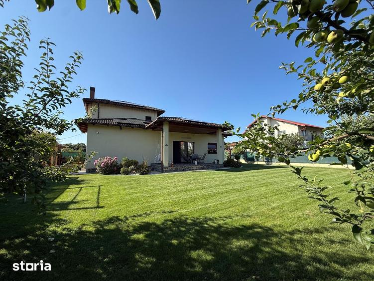 Casă cu 4 camere cu Teren 700 Mp în Groși