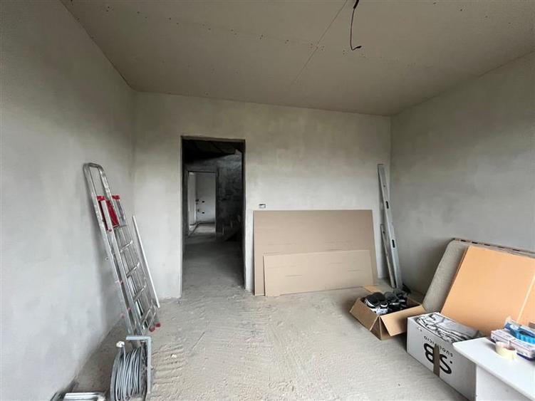 Casă cu 6 camere cu Canalizare în Coșteiu