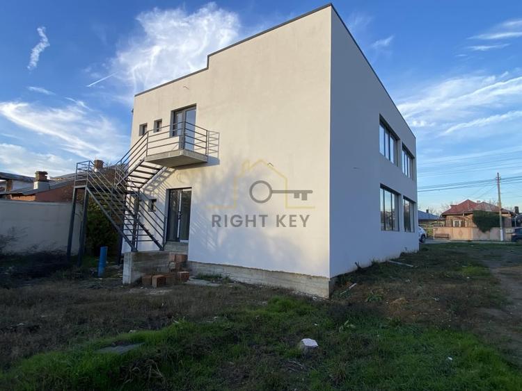 Spațiu comercial, de 244 mp, în Domnești