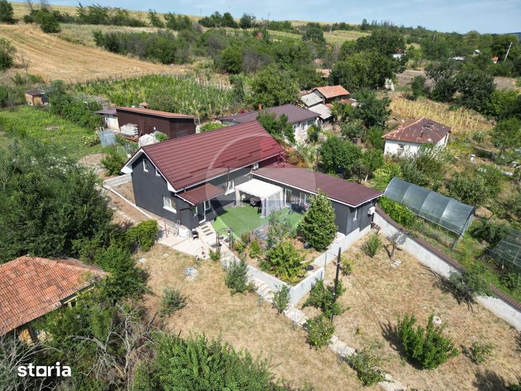 Casă cu 5 camere cu Teren 5300 Mp în Găvănești