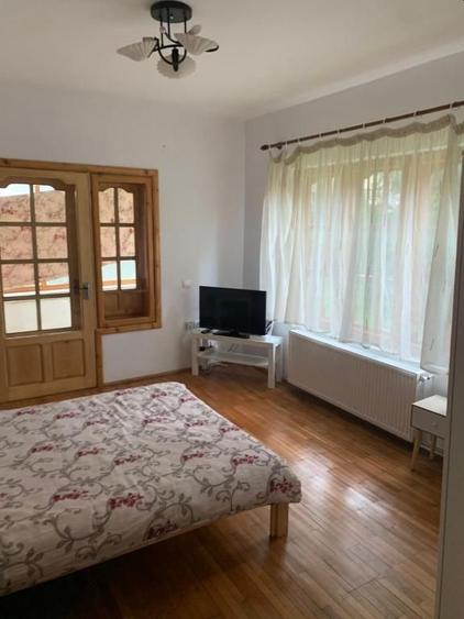 Casă individuală cu 6 camere cu Teren 446.73999023438 Mp în Bușteni